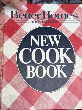 Better Homes And Gardens Red and White Plaid New Cook Book